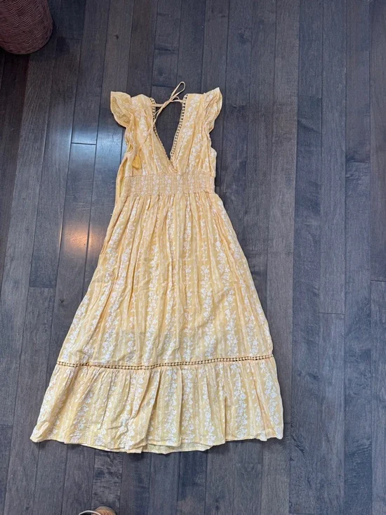 In Bloom Yellow Floral V-Neck Maxi with Flutter Sleeves - Picture 5 of 6